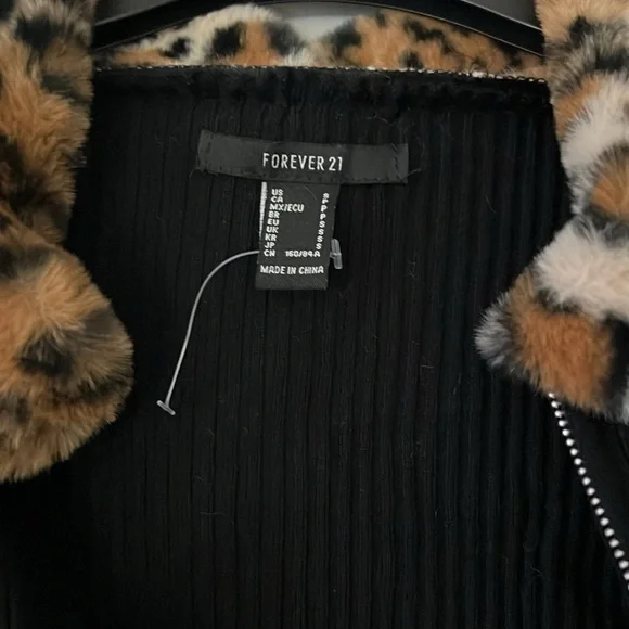 NWOT Forever 21 Faux Leopard Fur Zip-Up Sweater Size S - Picture 4 of 7